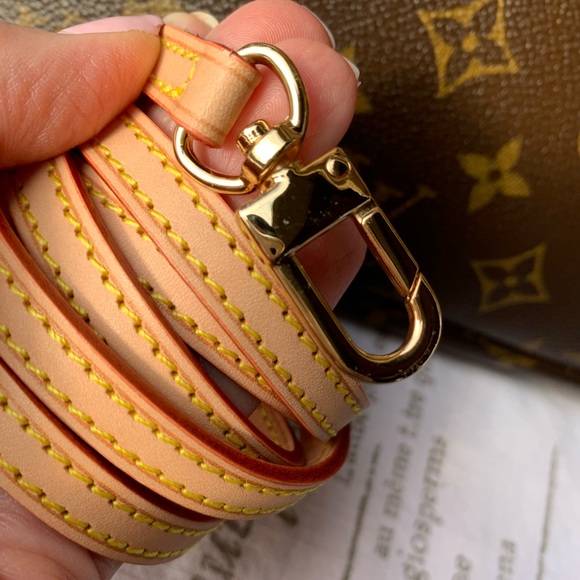 Authentic Louis Vuitton Pochette Crossbody - Picture 4 of 8